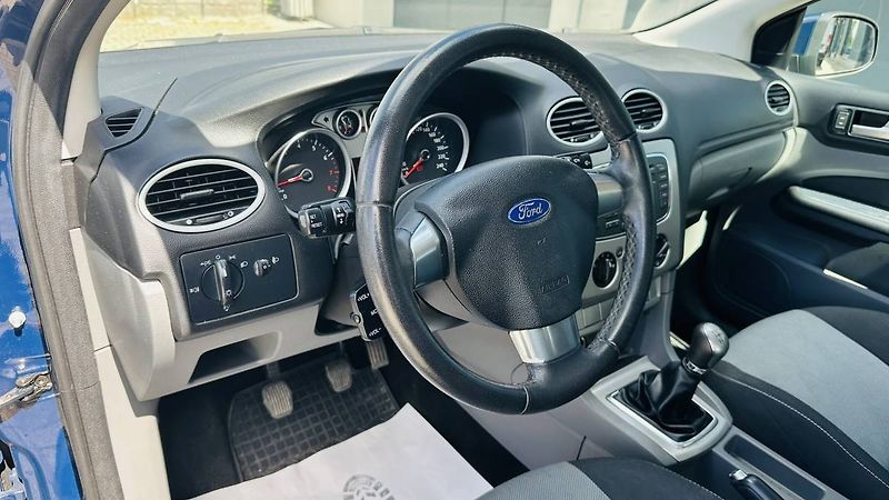 Ford Focus 1,4 16V 59kW MT5/0216 - fotka 8 z 22