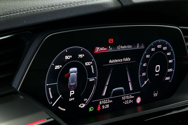 Audi e-tron 55 300kW Matrix Pano NV Tažné - fotka 42 z 47