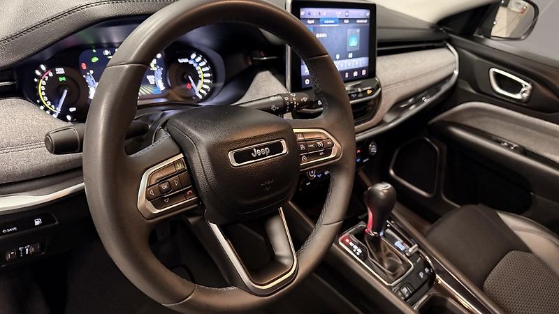 Jeep Compass (2021) 1.3i 4x4,PHEV,50km dojezd - fotka 19 z 51