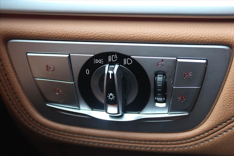 BMW Řada 7 730d xDrive M PAKET DPH ČR - fotka 16 z 29