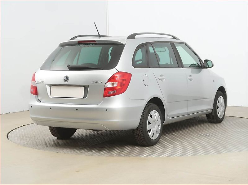 Škoda Fabia (2014) Ambiente 1.2 TSI, Serv.kniha - fotka 5 z 14