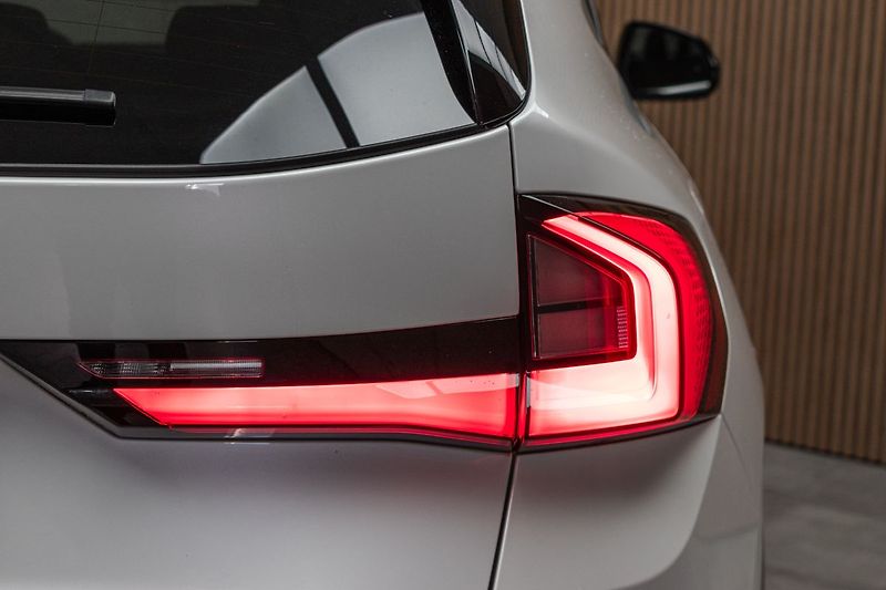BMW X1 xDrive23d TAŽNÉ*2xKOLA*DPH*ČR* - fotka 42 z 46
