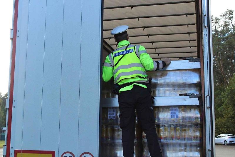 Do jihočeského měření emisí a kontrol u hotelu Sloup na silnici I/3 (bývalá E55) se zapojili policisté krajské dopravní policie, z dálničního oddělení Borek a táborští dopraváci. Vozidla se řidiči naváděli také z blízké dálnice D3.