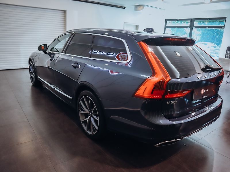 Volvo V90 2.0 T8 AWD - Inscription TOP - fotka 8 z 29