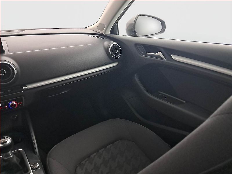 Audi A3 (2013) Attraction 1.4 TFSI - fotka 8 z 19