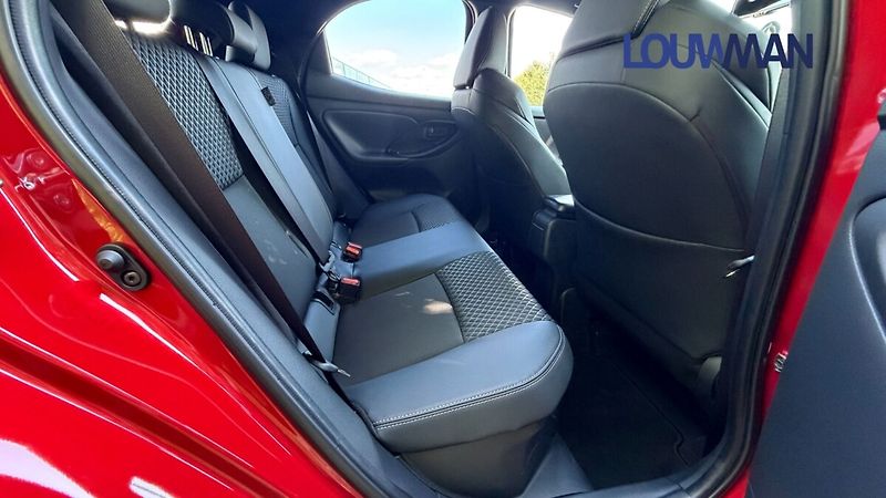 Toyota Yaris 1.5 HEV CVT EXECUTIVE - fotka 21 z 26