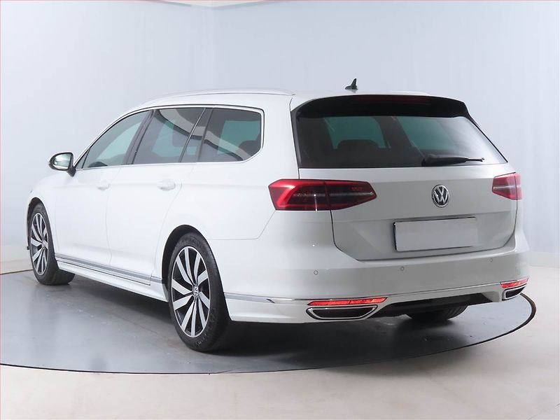 Volkswagen Passat (2016) R-Line 2.0 TDI, Serv.kniha - fotka 4 z 14