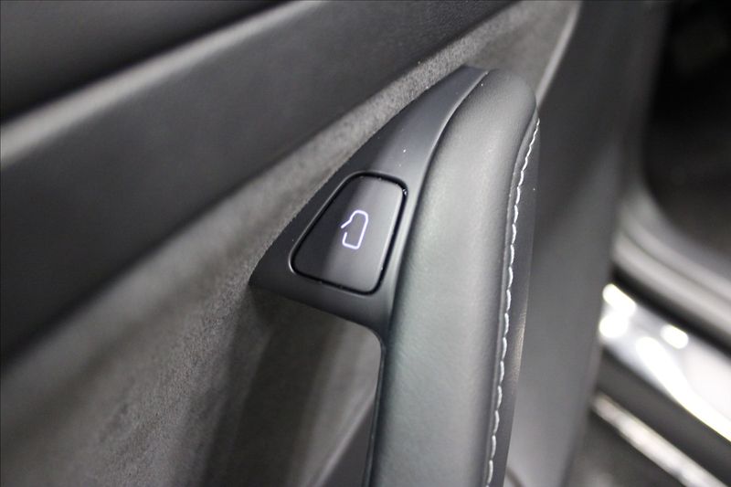Tesla Model 3 0,0 Standard plus zánovní - fotka 14 z 26