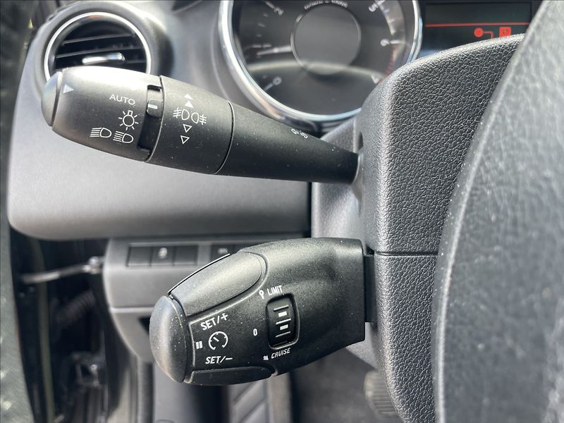 Peugeot 3008 1,6 THP 121kw ALLURE GPS PANOR - fotka 17 z 40