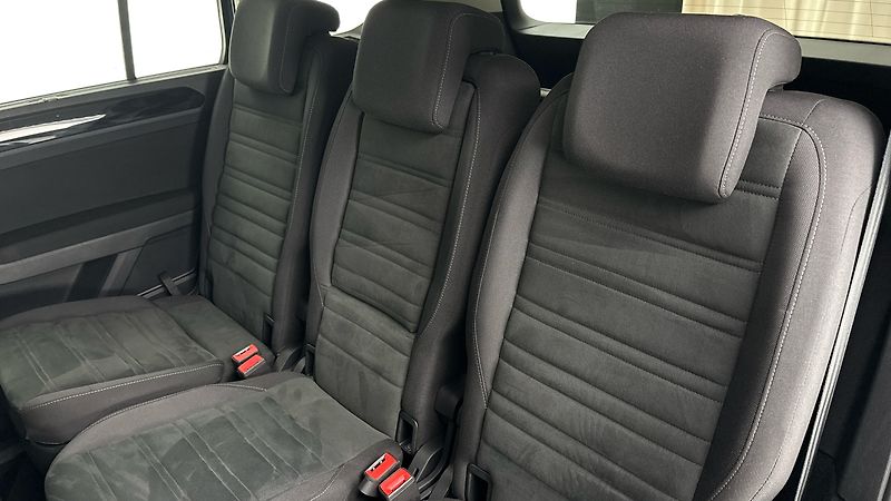 Volkswagen Touran 2.0 TDI DSG Highline - fotka 16 z 25