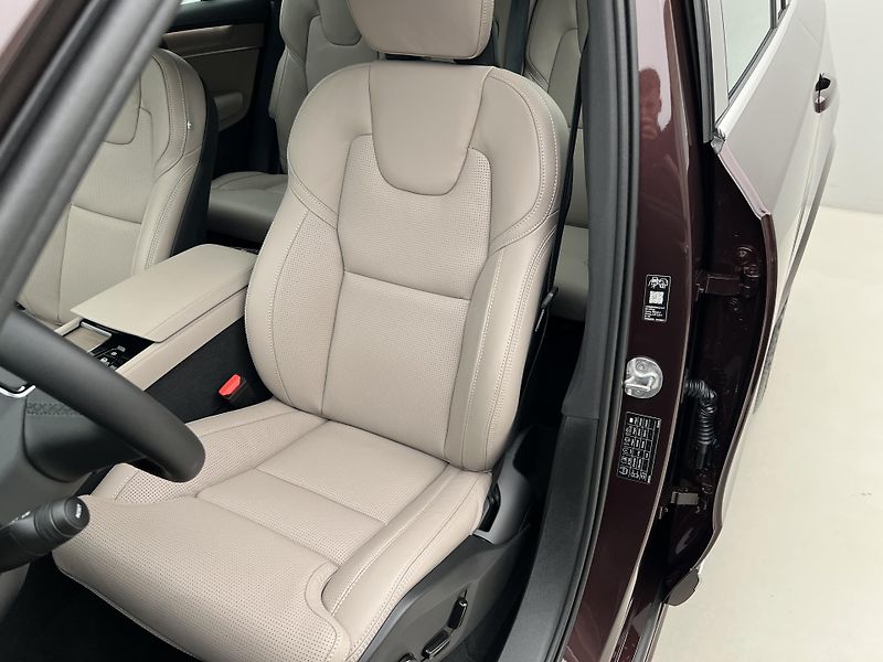 Volvo XC90 (2026) T8 AWD PLUS BRIGHT - fotka 23 z 47