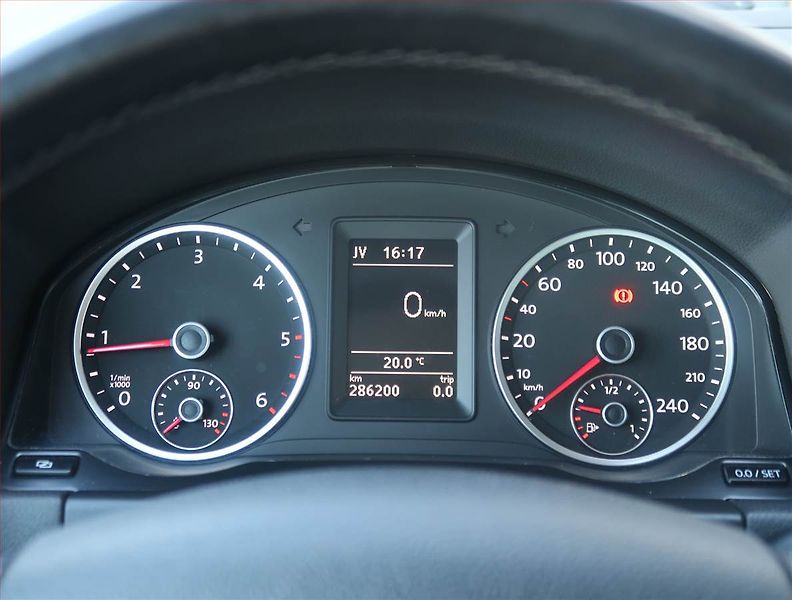 Volkswagen Tiguan (2010) 2.0 TDI, 4X4, ČR,1.maj - fotka 11 z 21