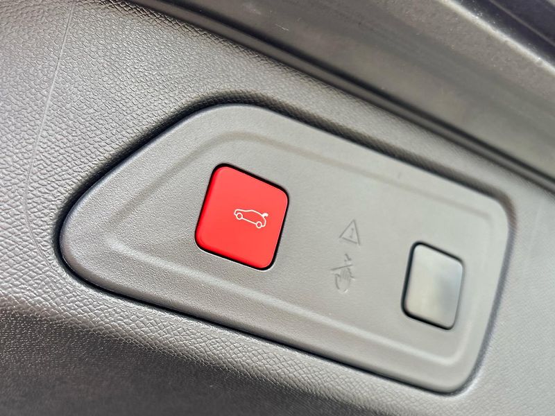 Citroën C5 Aircross SHINE Hybrid e-DCS6 - fotka 30 z 30