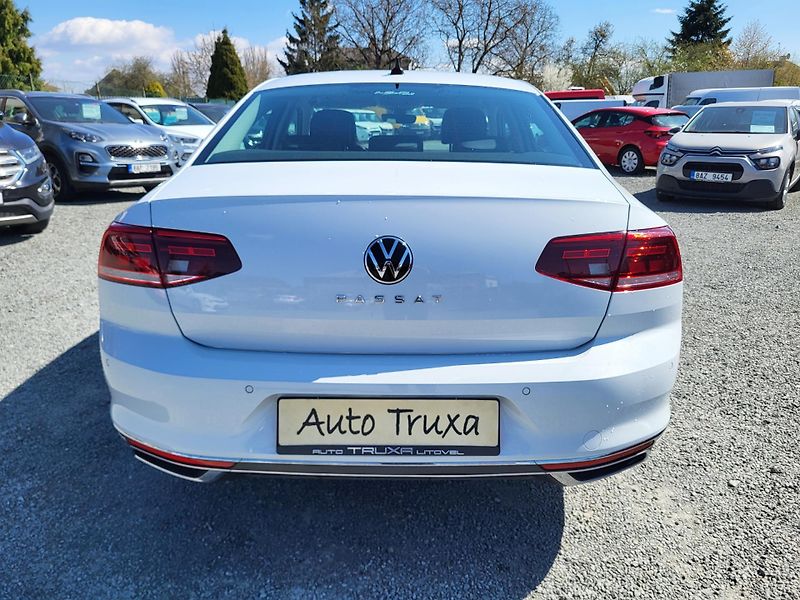 Volkswagen Passat SEDAN 2.0 TDi ELEGANCE *ČR - fotka 40 z 48