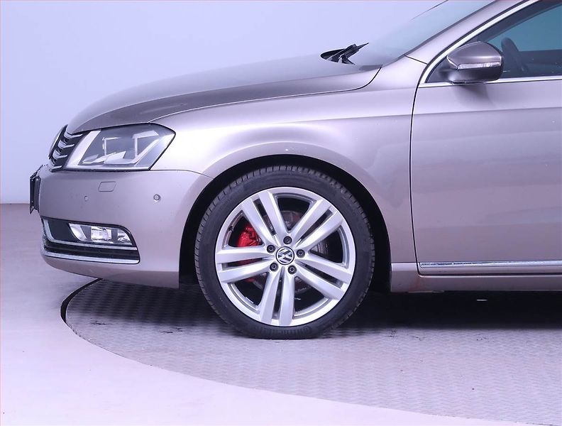 Volkswagen Passat (2013) Highline 2.0 TDI, Automat - fotka 15 z 17