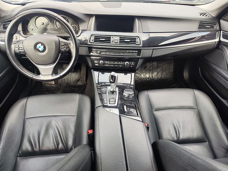 BMW Řada 5 520d/140kW xDrive 8AT - fotka 13 z 32