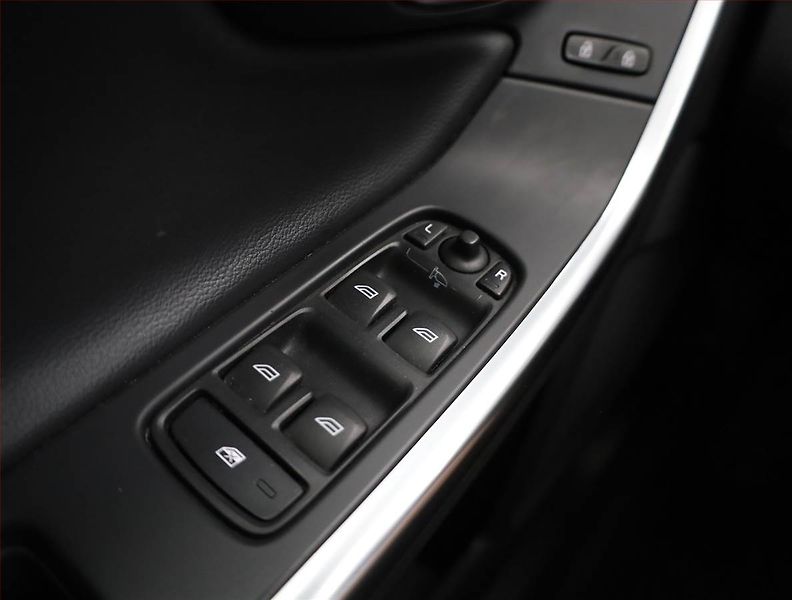 Volvo V60 (2016) D3 2.0, Navi, Tempomat - fotka 15 z 18