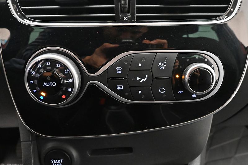 Renault Clio 0,9 TCE 66 kW Limited Záruka a - fotka 20 z 29