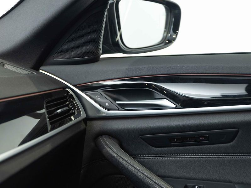 BMW Řada 5 540d xDrive - fotka 14 z 20