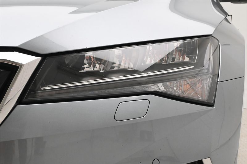 Škoda Superb 1,4 TSI iV 160 kW DSG Style Zá - fotka 29 z 31