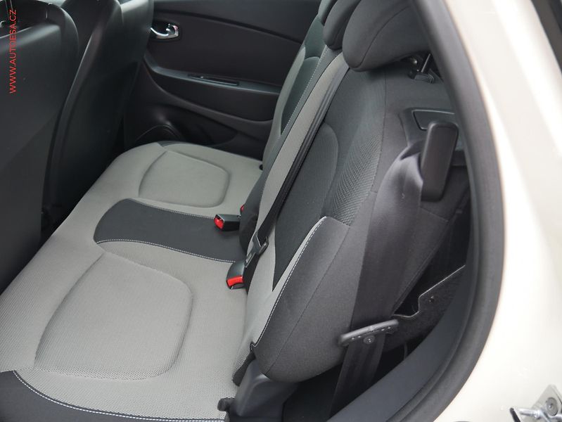 Renault Captur (2016) 0.9TCe, ČR, AC, TZ, park - fotka 9 z 19