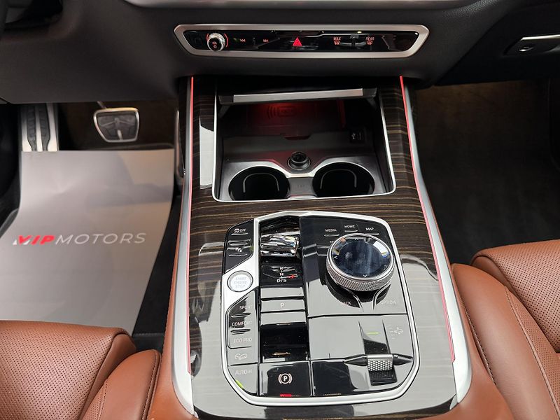 BMW X7 40i-INDIVID-MASÁŽE-R22-TAŽ. - fotka 19 z 47