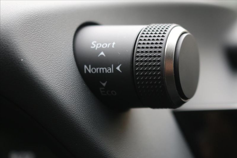 Lexus UX 250h 2,0 HEV, DSG, 1.Maj.  UX - fotka 26 z 64