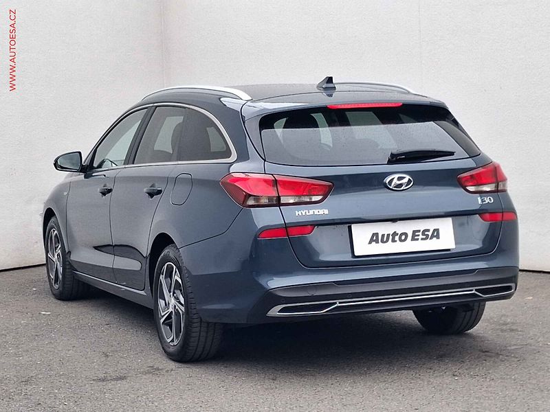 Hyundai i30 (2022) 1.5T, ČR, LED, autoAC - fotka 6 z 19