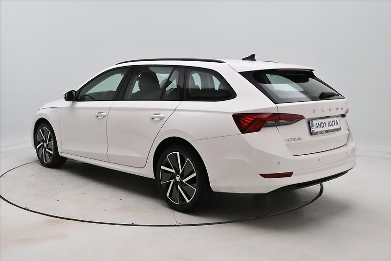 Škoda Octavia 1,4 TSI iV 110 kW DSG Ambition - fotka 7 z 30