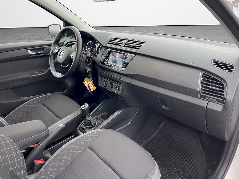 Škoda Fabia (2021) 1.0 TSI 70kW Ambition Plus Com - fotka 18 z 30
