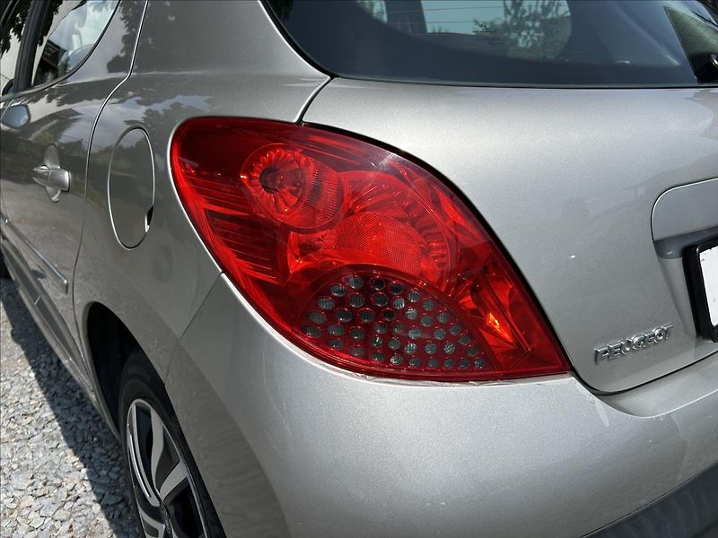 Peugeot 207 1,4 i  Klima,ISOFIX,CentrálDO - fotka 34 z 42