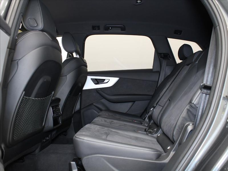Audi Q7 3,0 50TDi S-Line 45tkm. 1.maj. - fotka 7 z 28