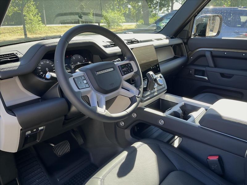 Land Rover Defender (2026) 3,0 110 S D250 AWD - fotka 8 z 17