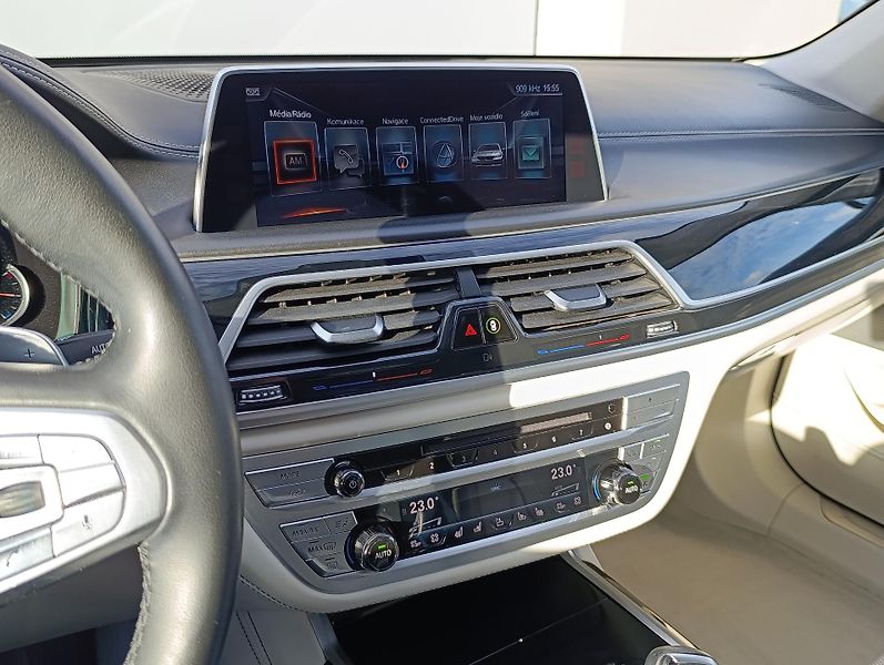 BMW Řada 7 750Li xDRIVE ČR 1.MAJ DPH - fotka 29 z 47