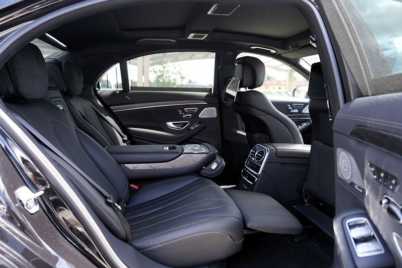 Mercedes-Benz Třídy S S560 Long 4Matic V8/470PS - fotka 30 z 34