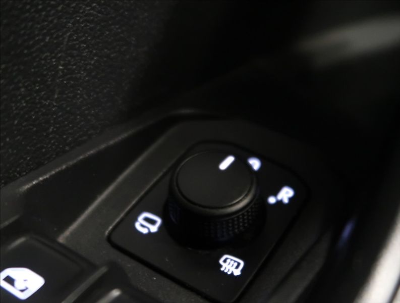 Škoda Karoq 1,5 TSI ČR 1. MAJ NAVI 2x ALU - fotka 22 z 45