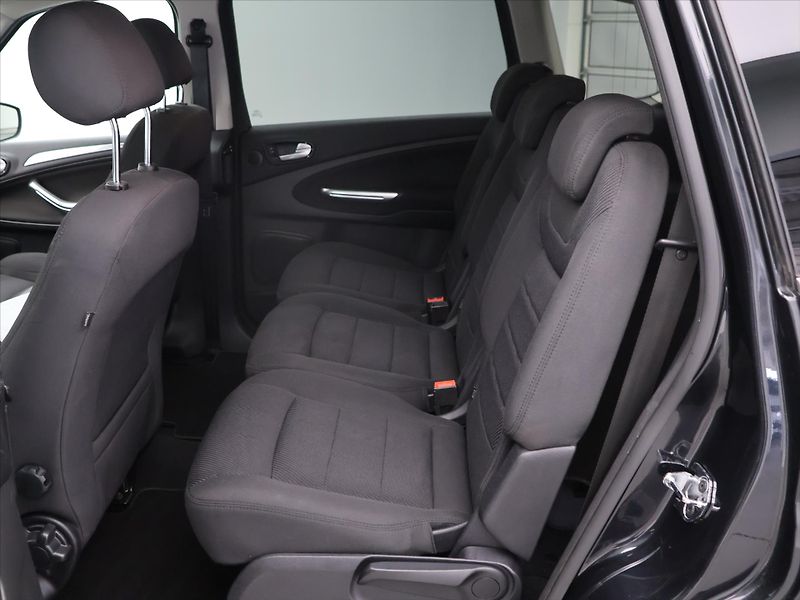 Ford S-MAX 2,0 TDCI 103kW Convers+ 7-Míst - fotka 13 z 32
