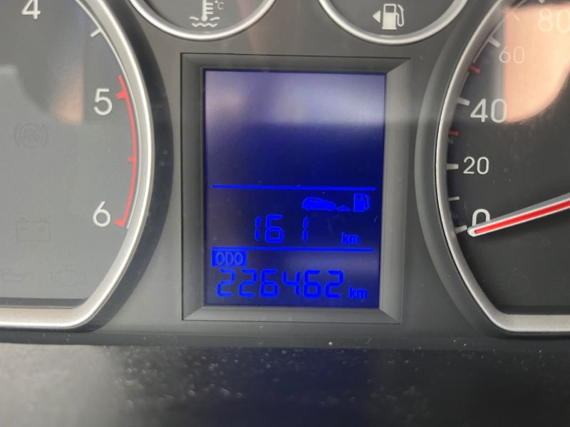 Hyundai i30 (2008) 1.6 CRDI - fotka 14 z 19