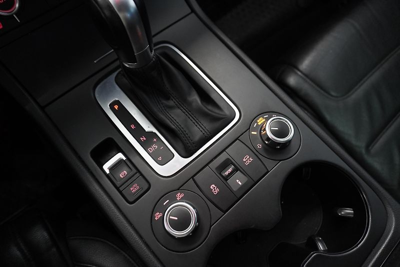 Volkswagen Touareg (2013) 3,6 V6 FSI AUTOMAT 4X4 KŮŽE - fotka 26 z 31