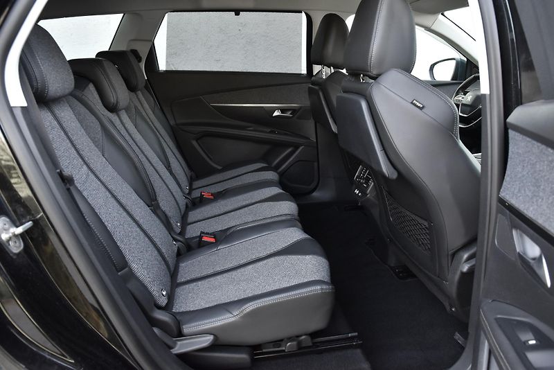 Peugeot 5008 2.0 HDi,7MÍST,LED,NAVI,KAMERA - fotka 41 z 50
