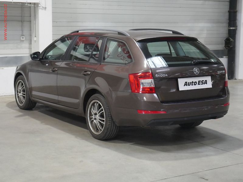 Škoda Octavia (2014) 2.0 TDi, ČR, DSG - fotka 6 z 19