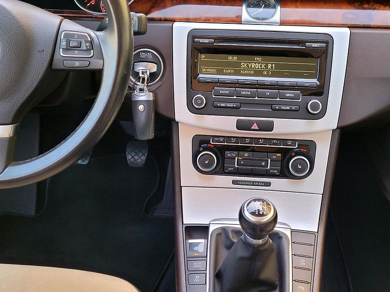 Volkswagen Passat TSi HIGHLINE,málo najeto  - fotka 41 z 51