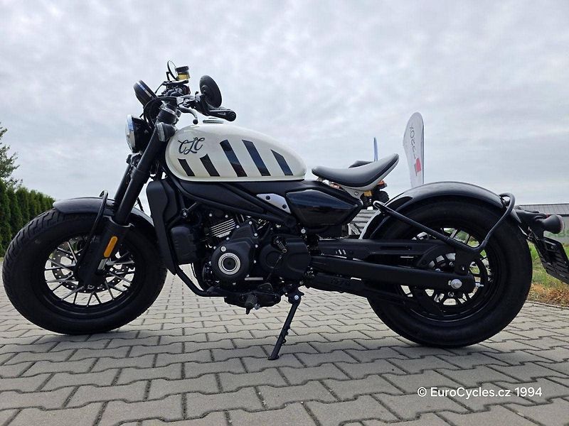CFMOTO (2025) 450 CL-C Bobber - fotka 8 z 11