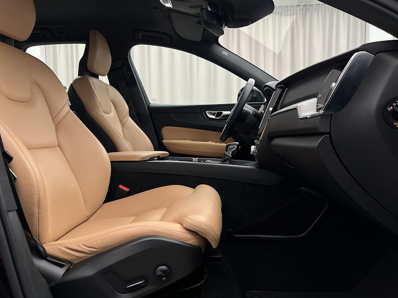 Volvo XC60 D4 AWD INSCRIPTION AUT CZ - fotka 17 z 42