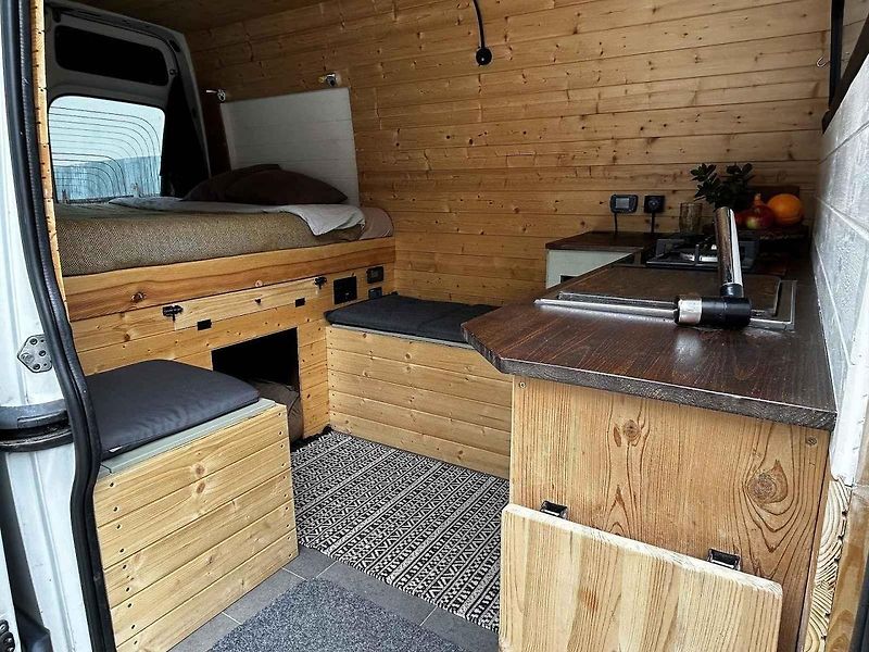 DIY karavan festival na Žižkárně v Českých Budějovicích. Dodávka Stanislava Vlažného.