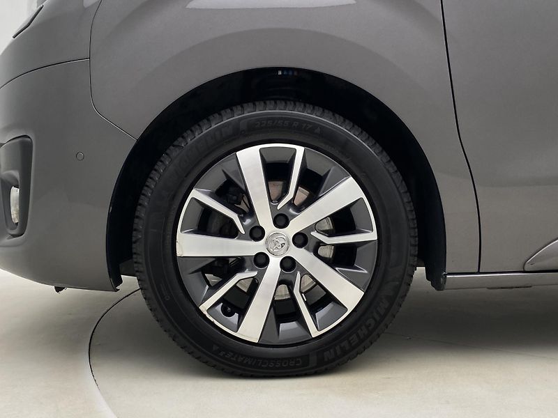 Toyota ProAce Verso 2.0 D-4D 130kW L2 AUT CZ - fotka 37 z 52