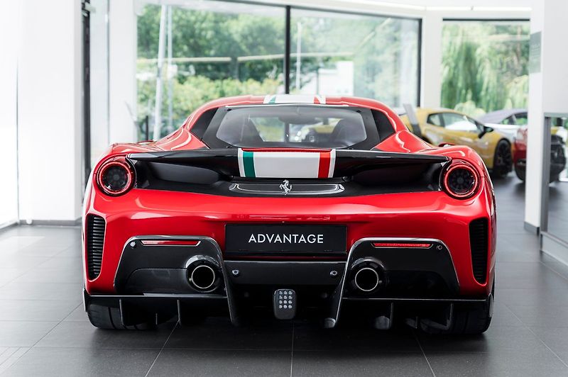 Ferrari 488 Pista PILOTI - fotka 3 z 26