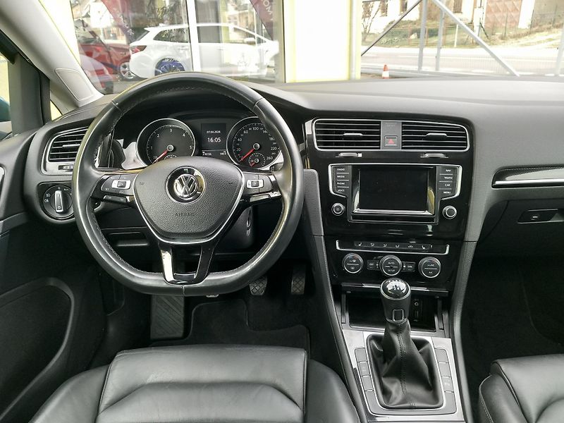 Volkswagen Golf (2013) VII 2,0TDi 110kw 1.MAJITEL - fotka 23 z 39
