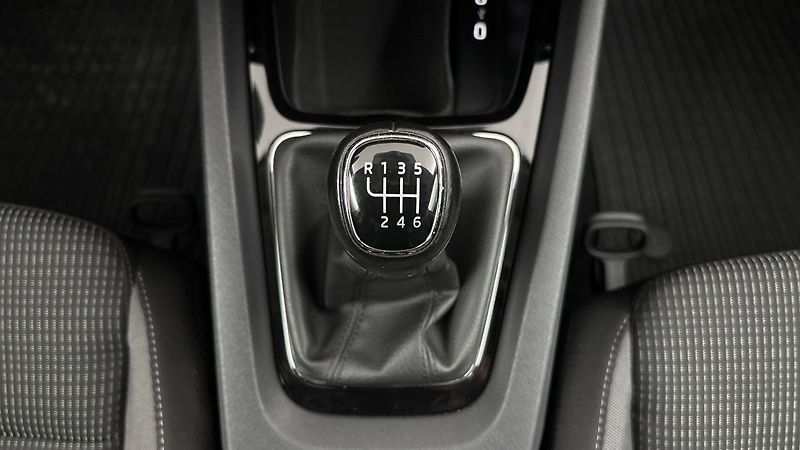 Škoda Octavia 2.0 TDI Ambition Combi - fotka 22 z 24