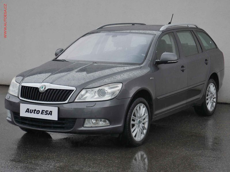 Škoda Octavia (2011) 2.0TDi 4x4, ČR, L&K, TZ - fotka 3 z 22